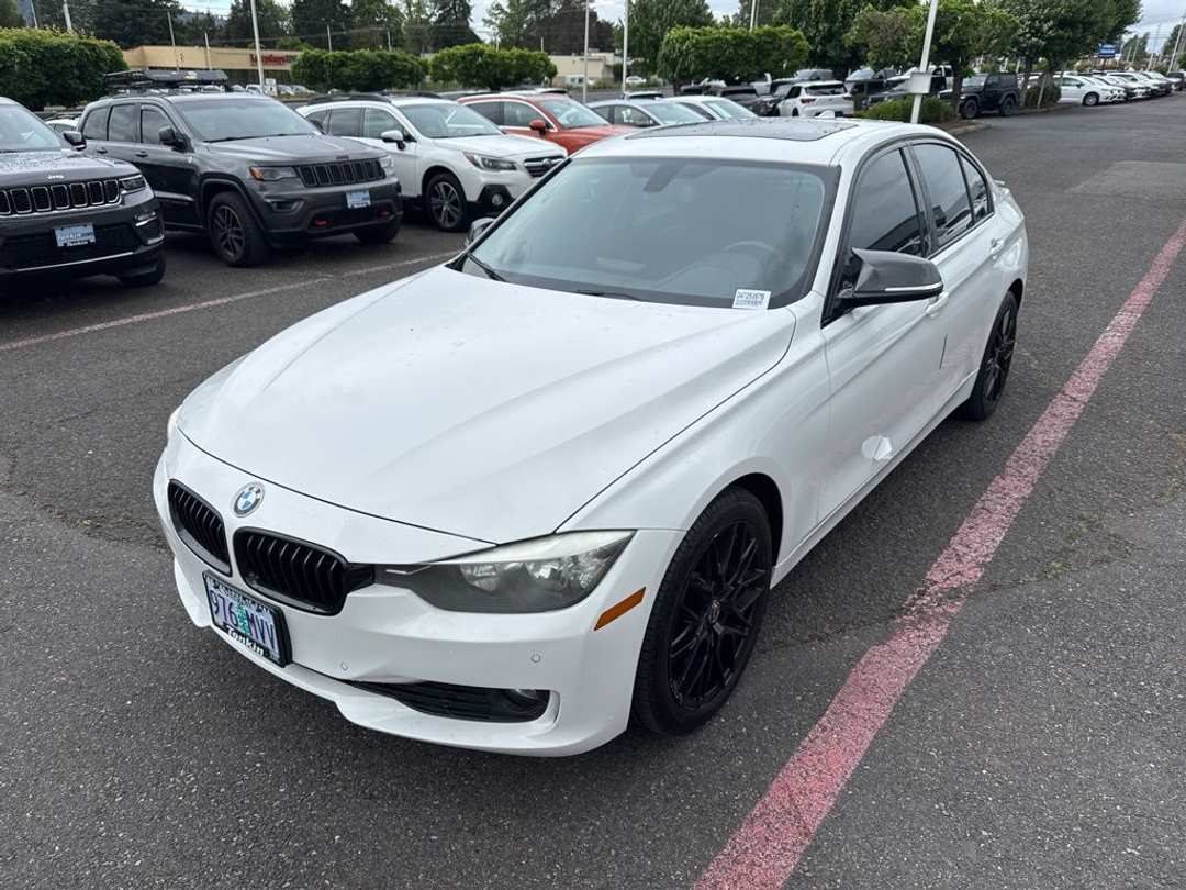 2015 BMW 3 Series 320i - Image 3