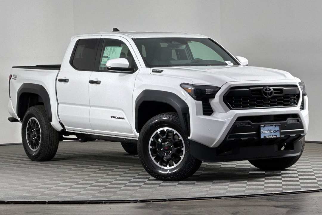 2025 Toyota Tacoma Hybrid TRD Off Road - Image 2