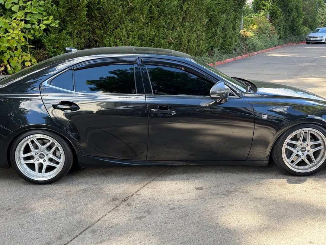 2018 Lexus Is 300 - Image 3