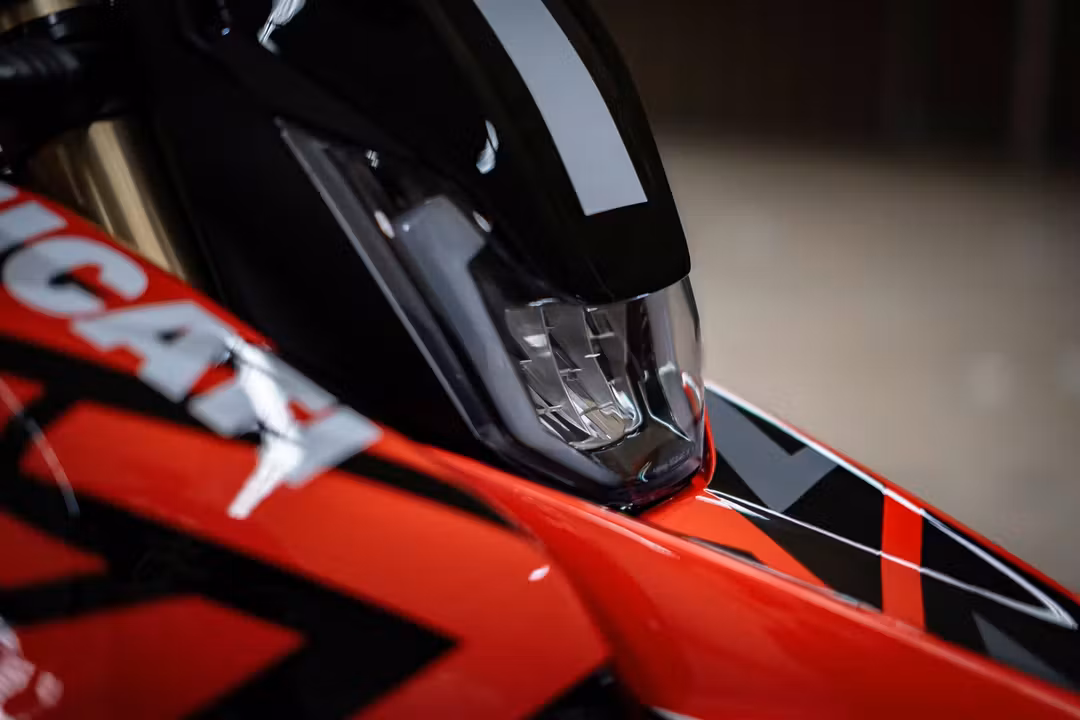 2025 Ducati Hypermotard 698 Mono Rve - Image 2
