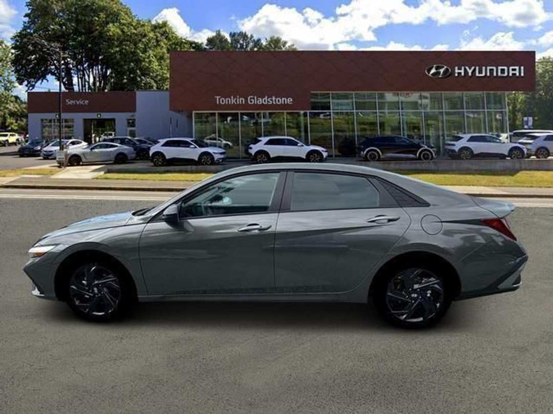 2026 Hyundai Elantra SEL Sport - Image 3