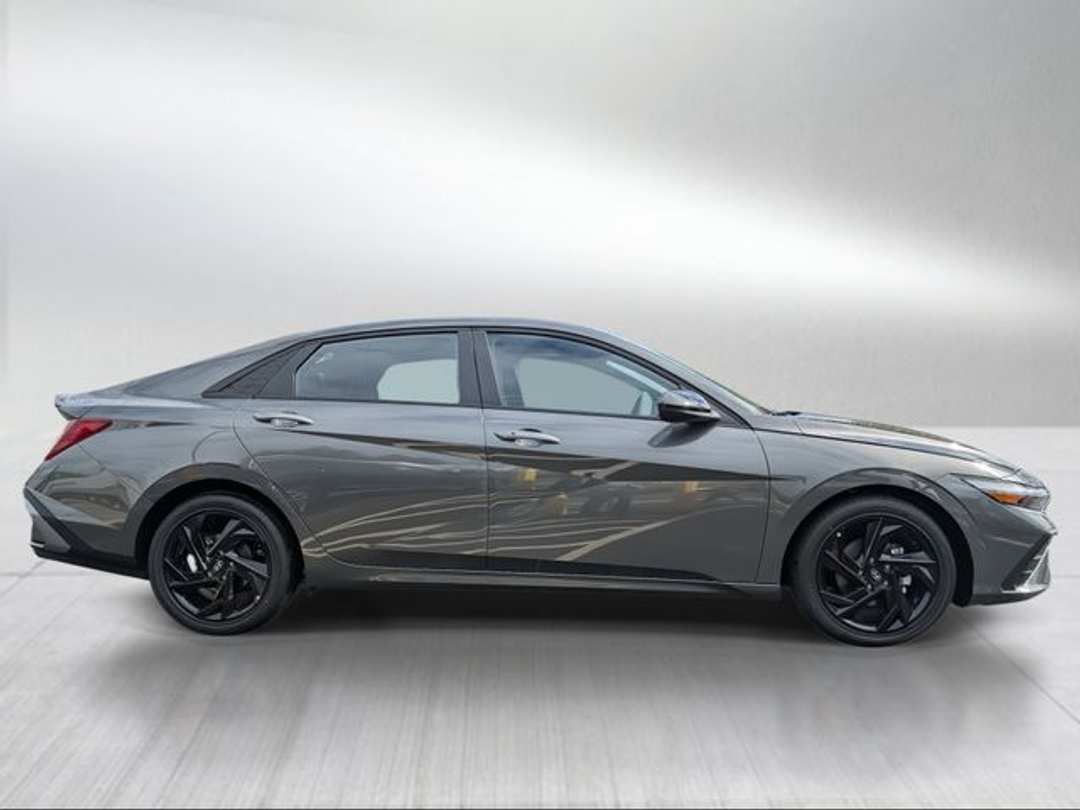 2026 Hyundai Elantra SEL Sport - Image 2