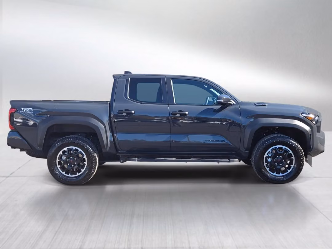 2025 Toyota Tacoma Hybrid TRD Off Road - Image 3