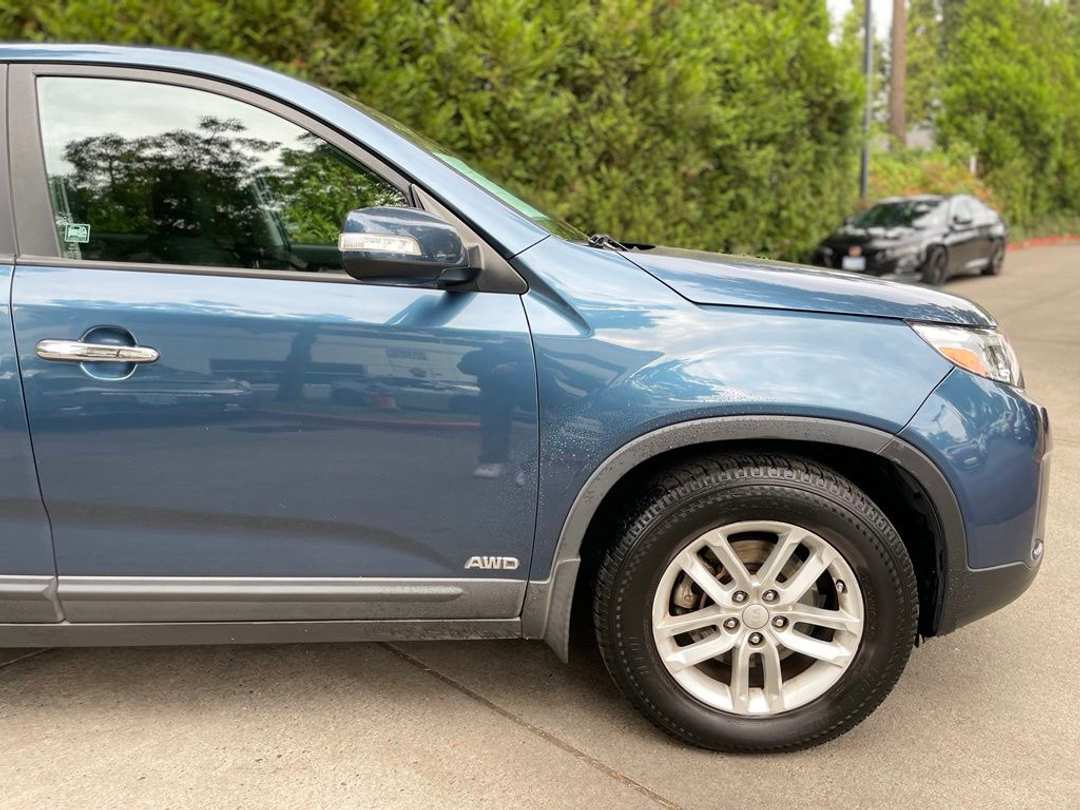 2014 Kia Sorento LX - Image 2