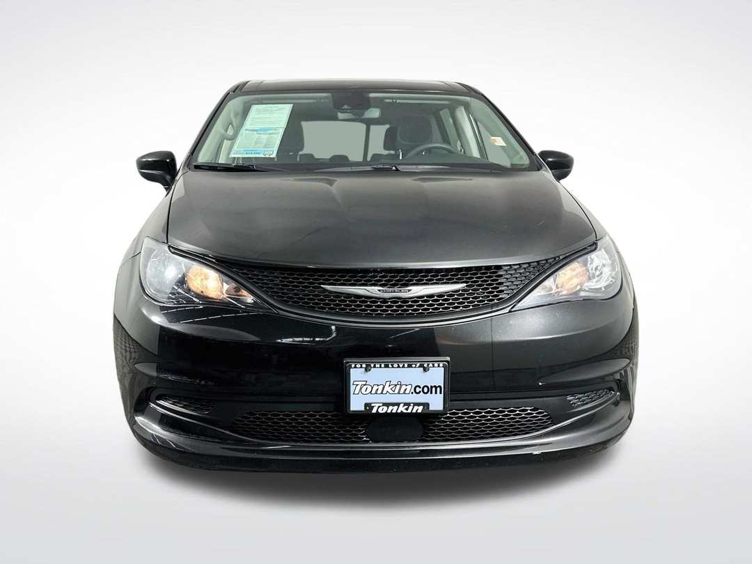 2023 Chrysler Voyager LX - Image 2