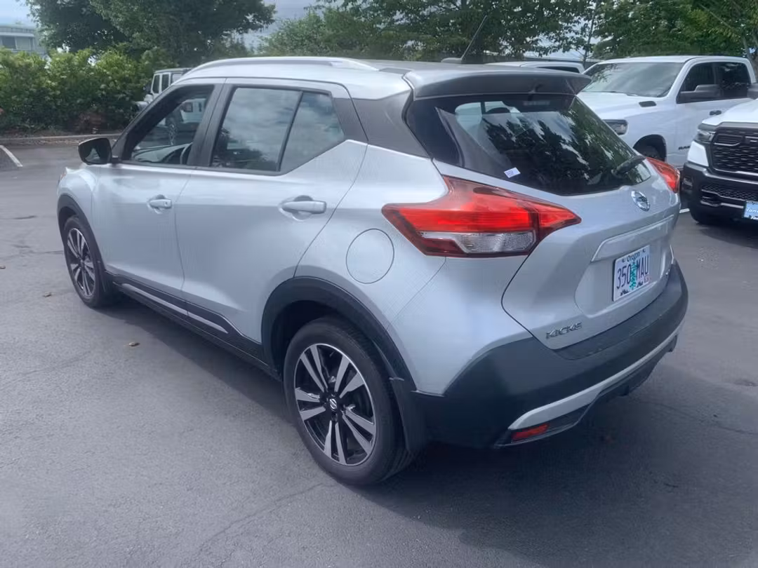 2019 Nissan Kicks SR - Image 2