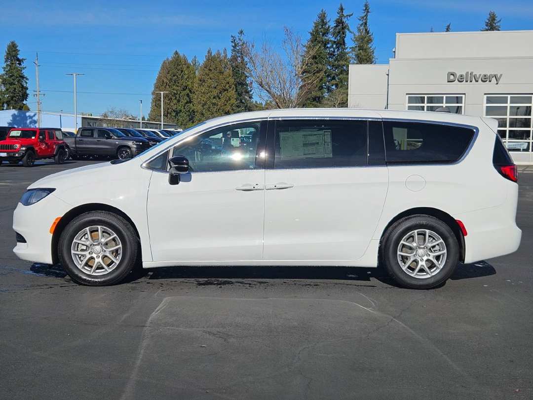 2026 Chrysler Voyager LX - Image 3
