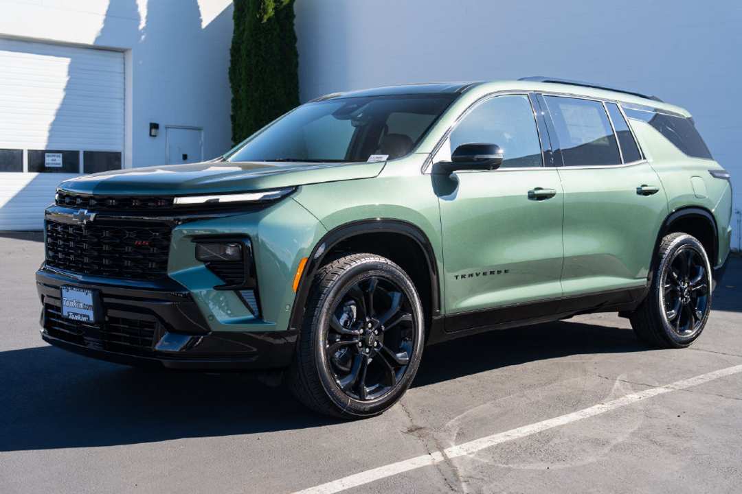 2027 Chevrolet Traverse RS - Image 3