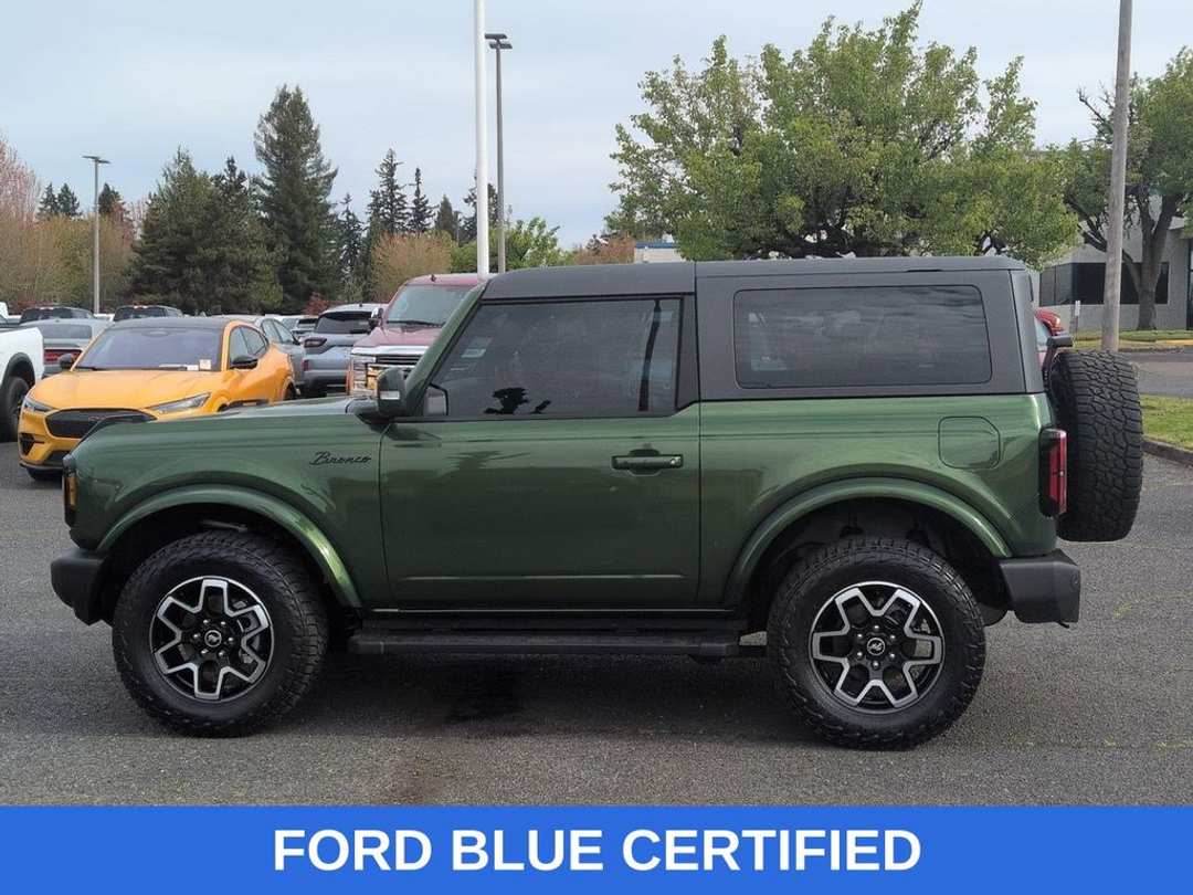 2023 Ford Bronco Outer Banks - Image 2