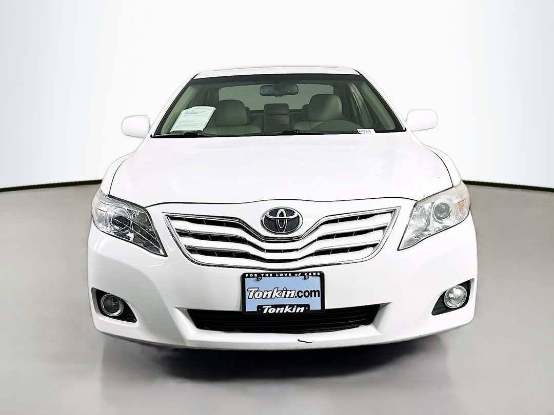 2010 Toyota Camry XLE - Image 2