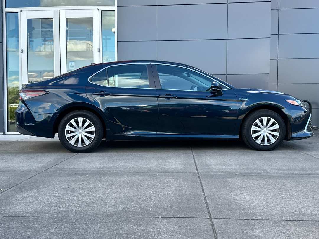 2021 Toyota Camry Hybrid LE - Image 3