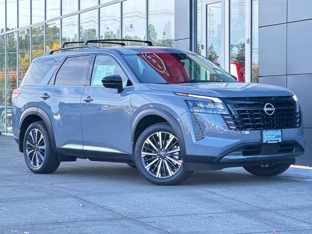 2026 Nissan Pathfinder Platinum - Image 2