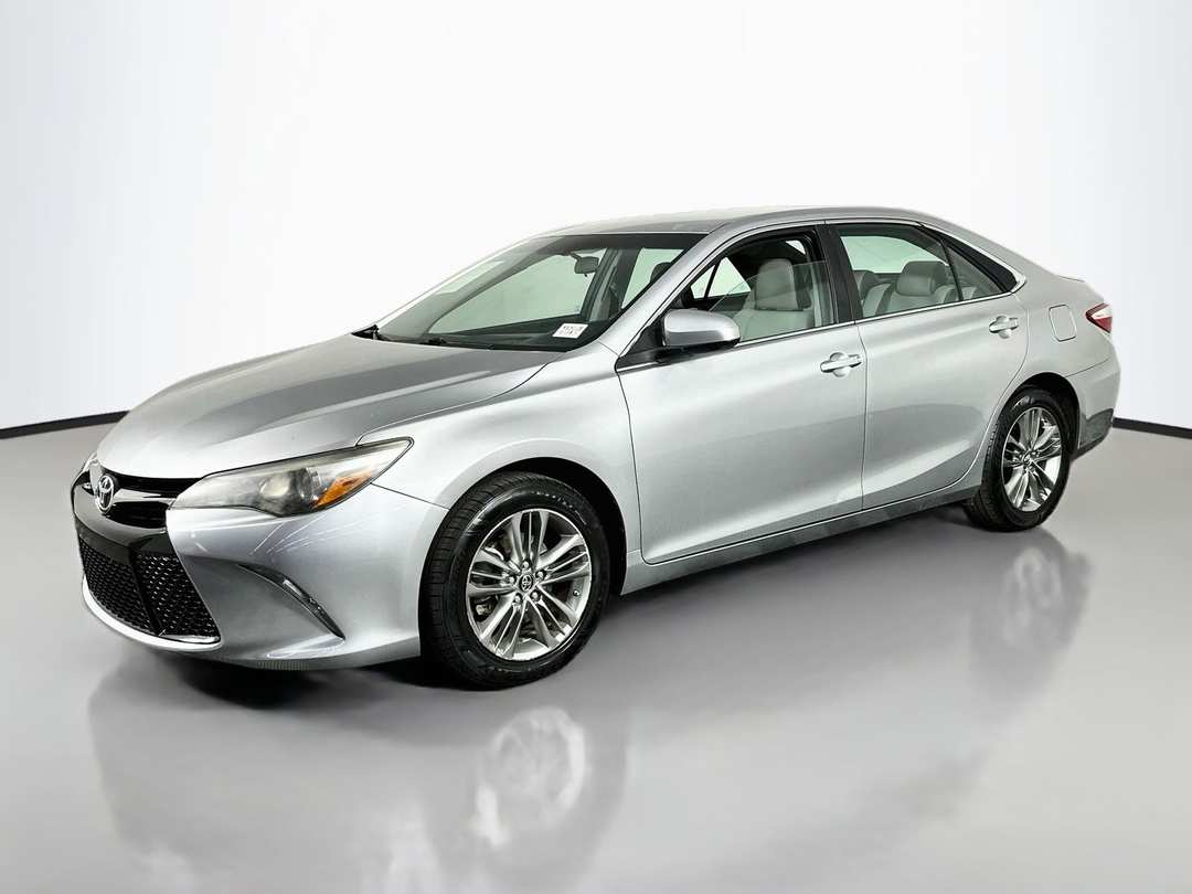 2016 Toyota Camry SE - Image 3