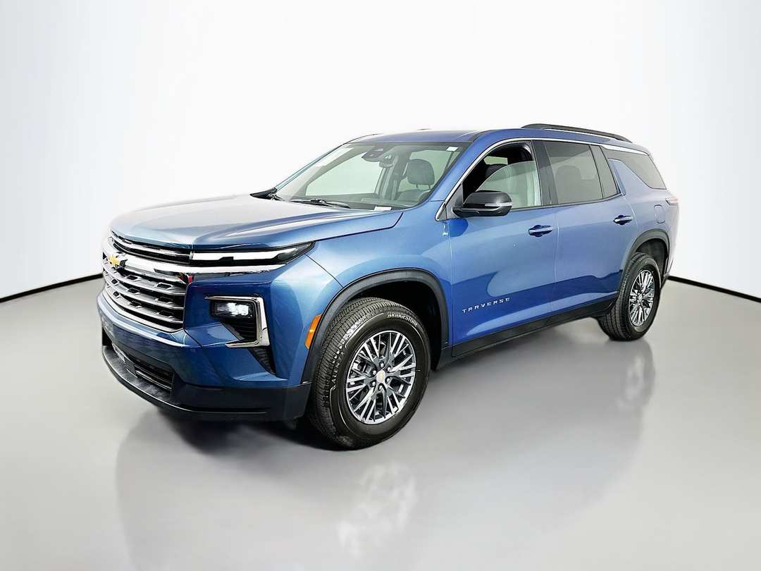 2025 Chevrolet Traverse LT - Image 3