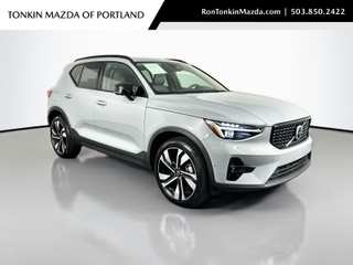 2025 Volvo Xc40 B5 Ultra Dark Theme