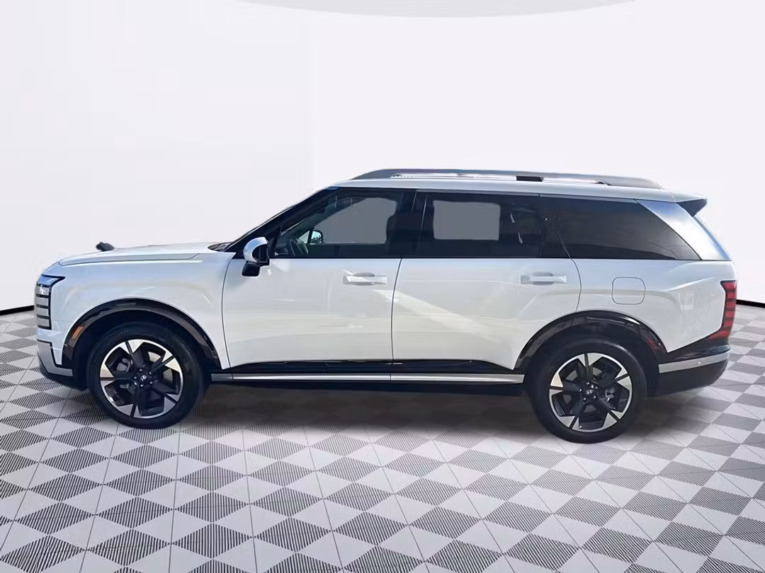 2026 Hyundai Palisade Limited - Image 2