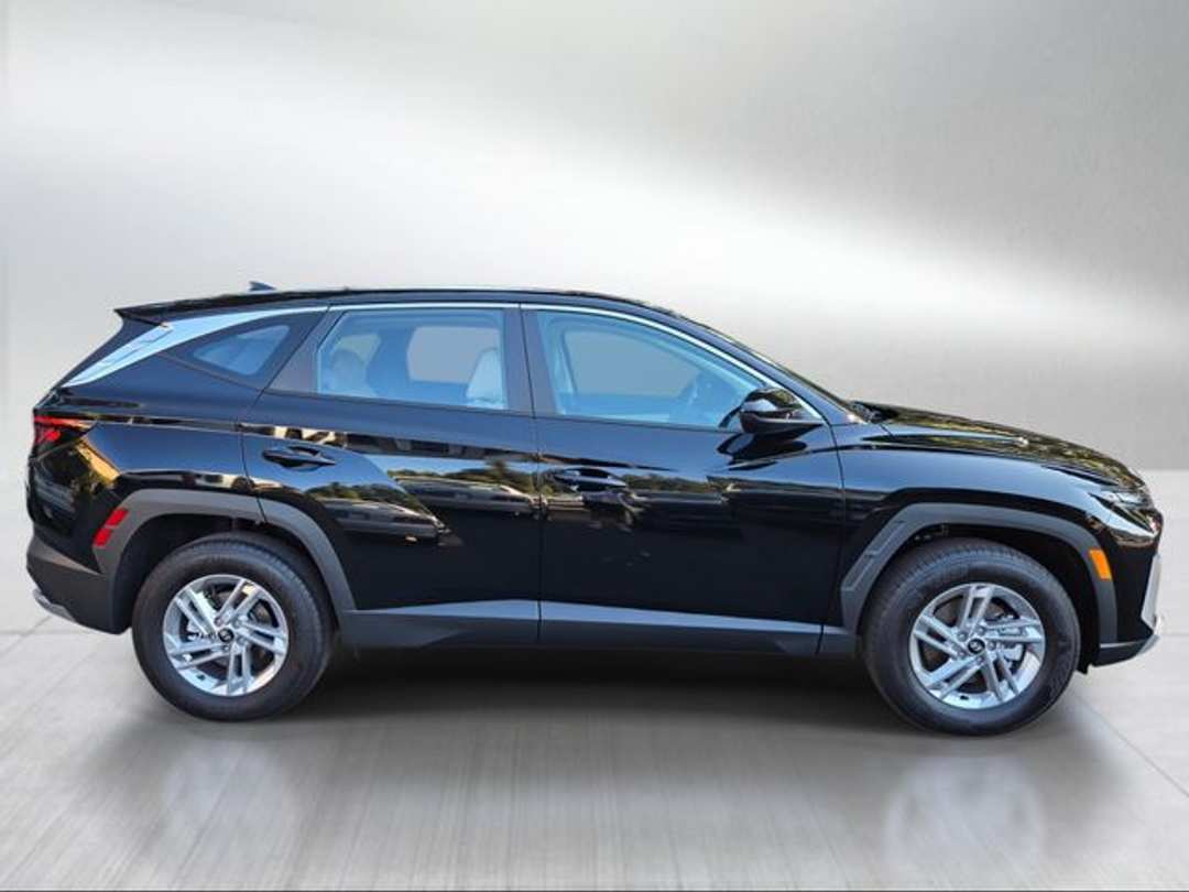 2026 Hyundai Tucson SE - Image 2