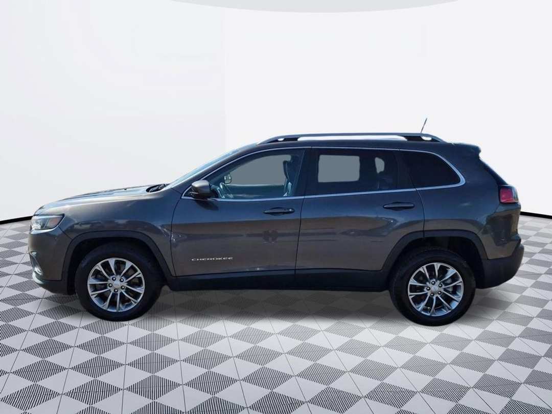 2019 Jeep Cherokee Latitude Plus - Image 3