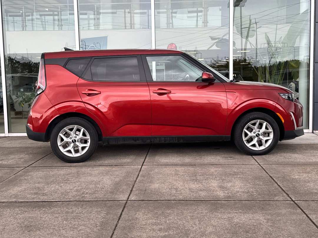 2023 Kia Soul LX - Image 2