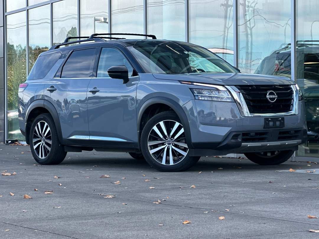 2024 Nissan Pathfinder Platinum - Image 2