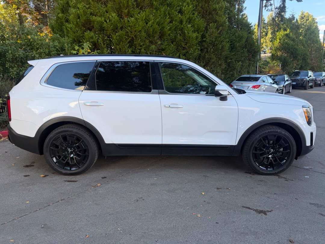 2022 Kia Telluride EX - Image 2