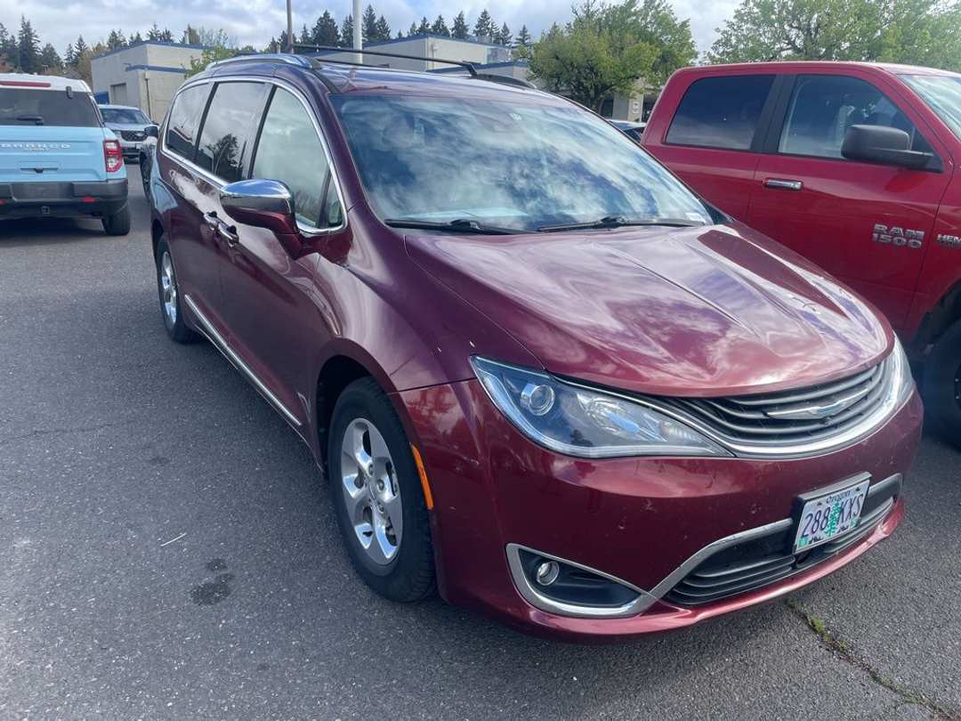 2018 Chrysler Pacifica Hybrid Limited - Image 3