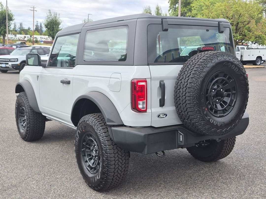 2026 Ford Bronco Base - Image 3