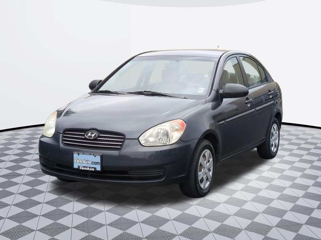 2009 Hyundai Accent GLS - Image 2