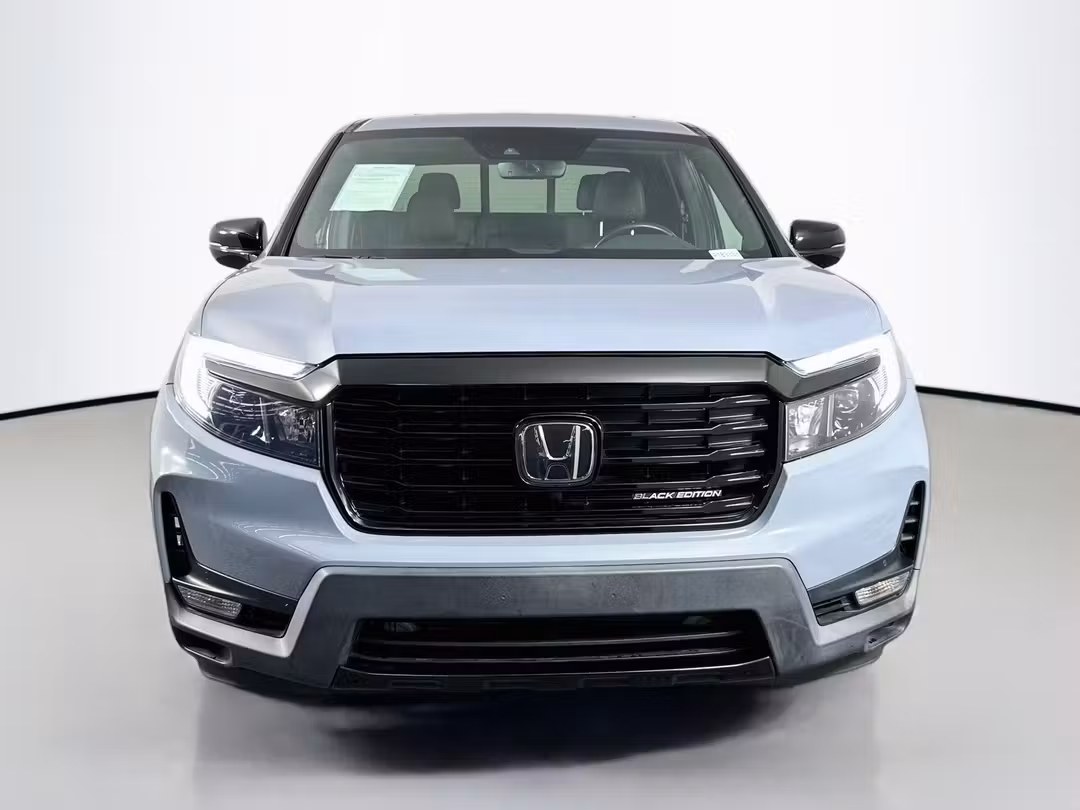 2023 Honda Ridgeline Black Edition - Image 2