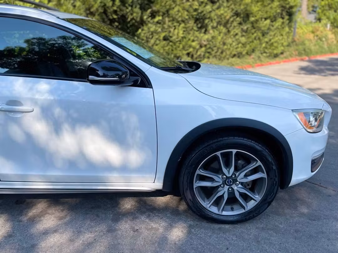 2015 Volvo V60 Cross Country T5 - Image 2