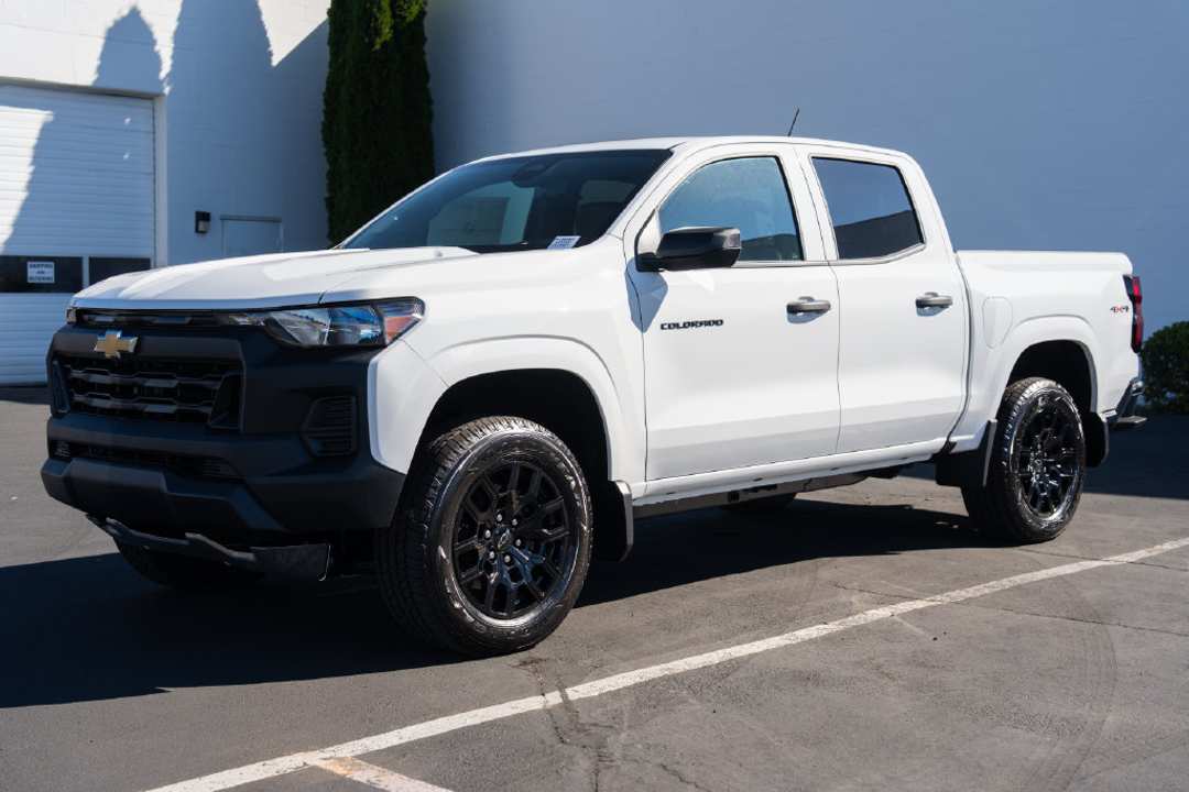 2026 Chevrolet Colorado Work - Image 3