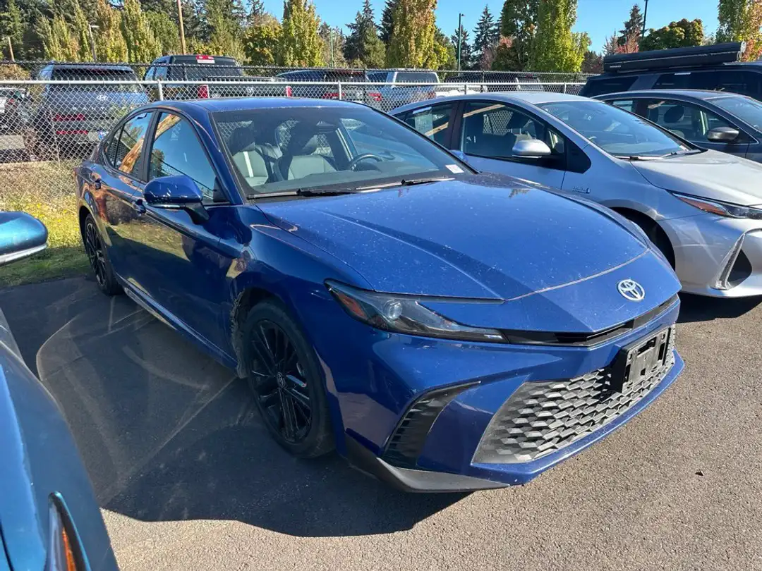 2025 Toyota Camry SE - Image 3