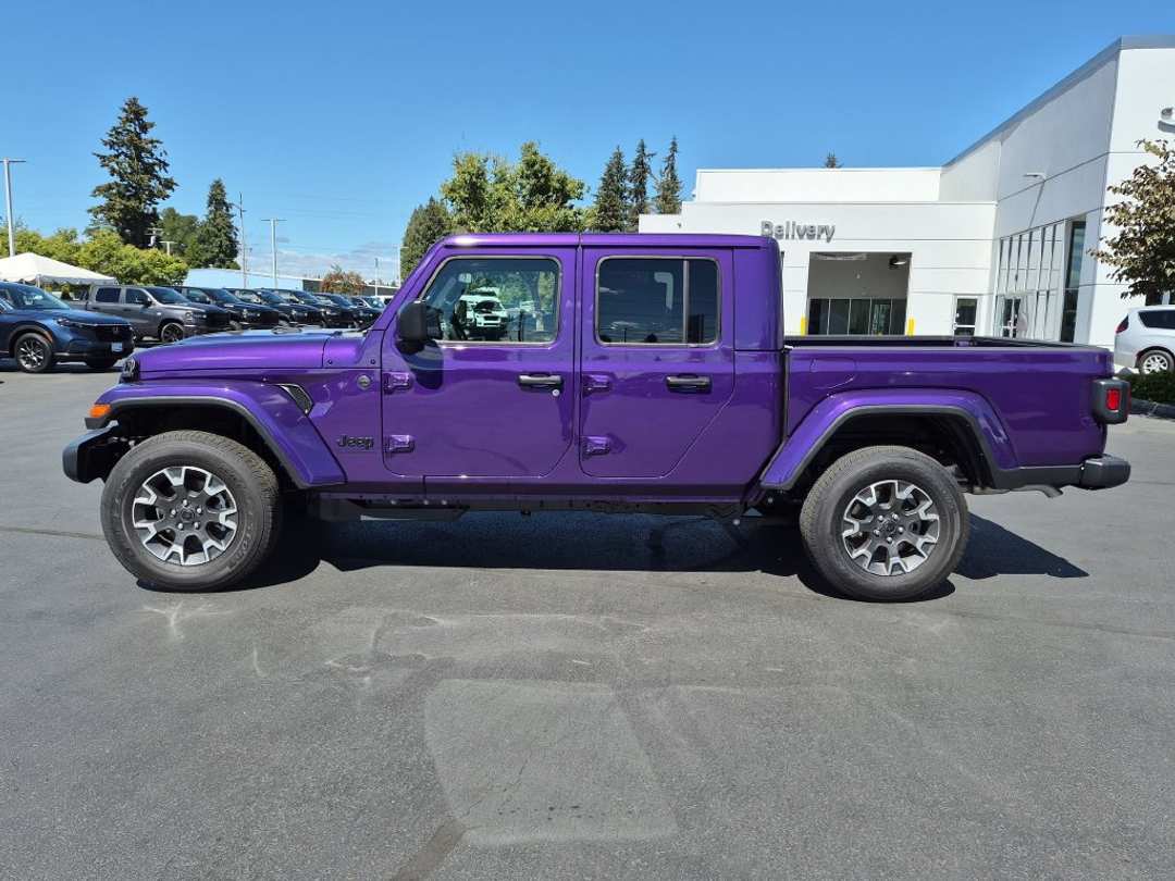 2026 Jeep Gladiator Sahara - Image 3