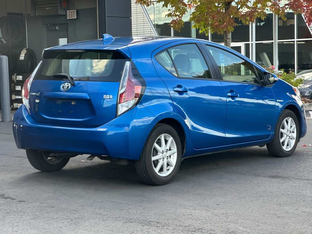 2016 Toyota Prius C - Image 3