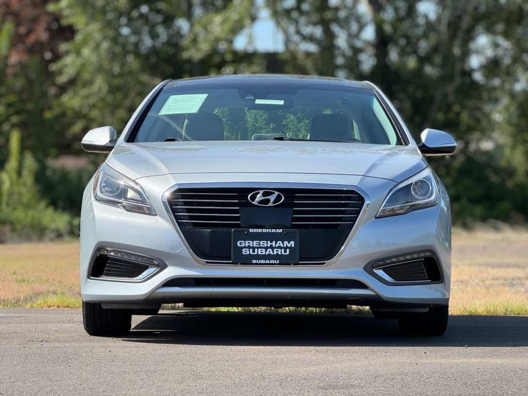 2017 Hyundai Sonata Hybrid Limited - Image 2