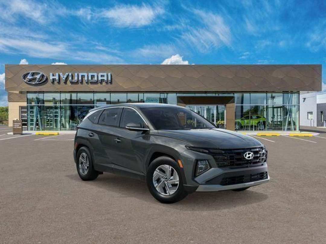 2026 Hyundai Tucson Hybrid Blue SE - Image 2