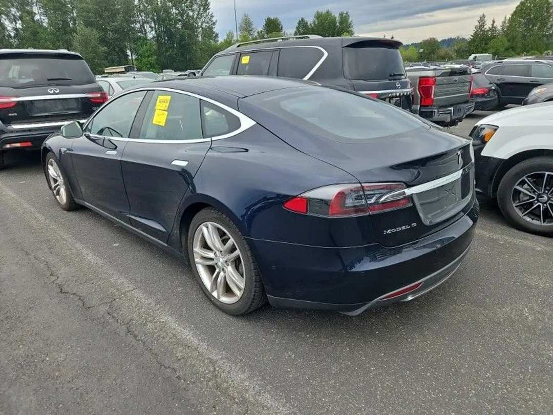 2015 Tesla Model S 85D - Image 2
