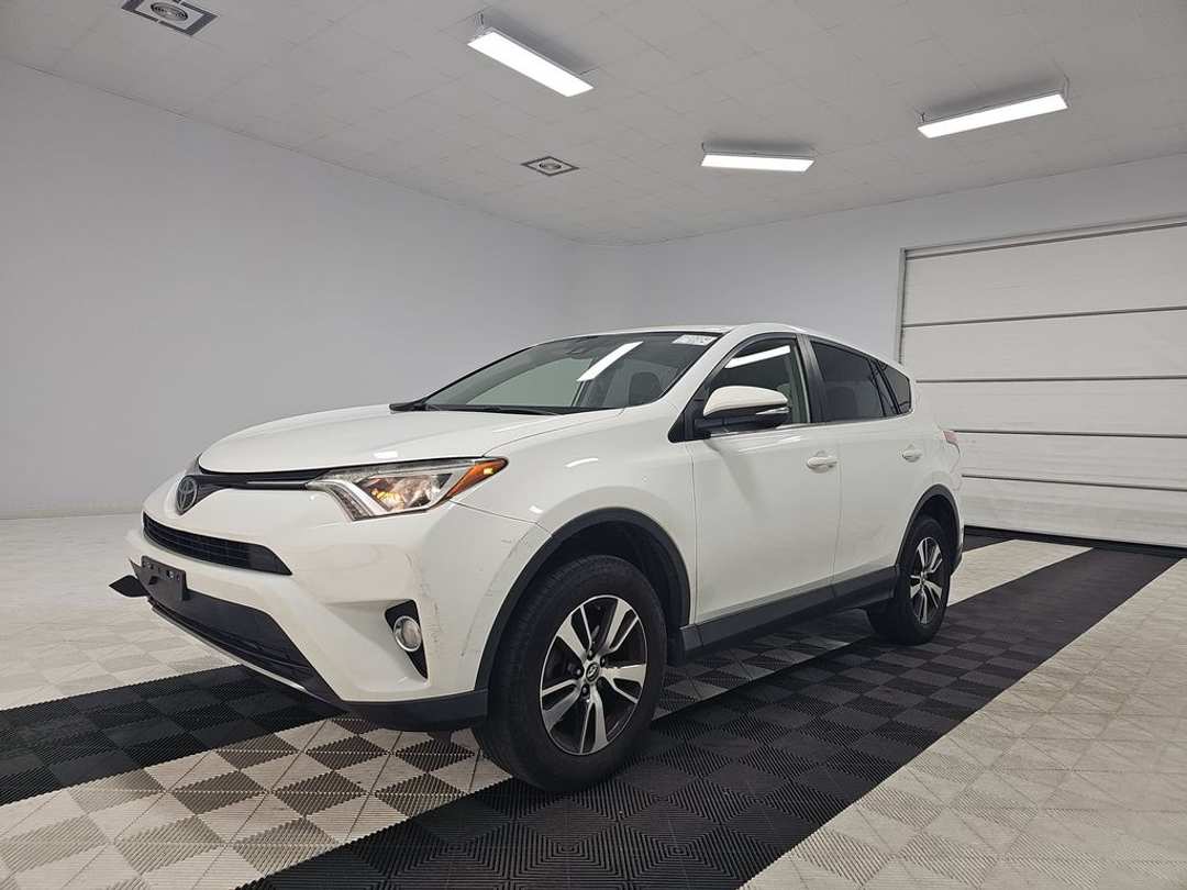2018 Toyota Rav4 XLE - Image 2