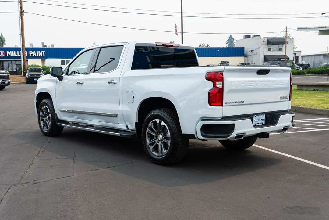 2026 Chevrolet Silverado 1500 High Country - Image 2