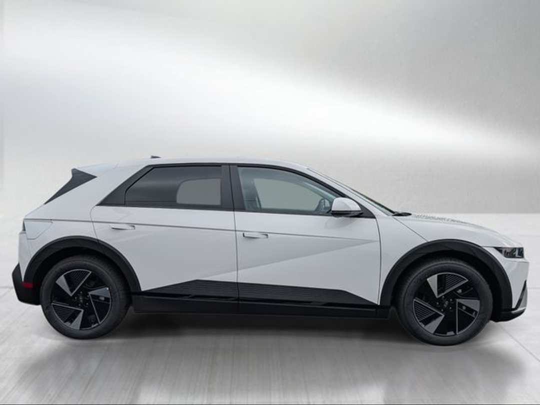 2026 Hyundai Ioniq 5 SE - Image 2