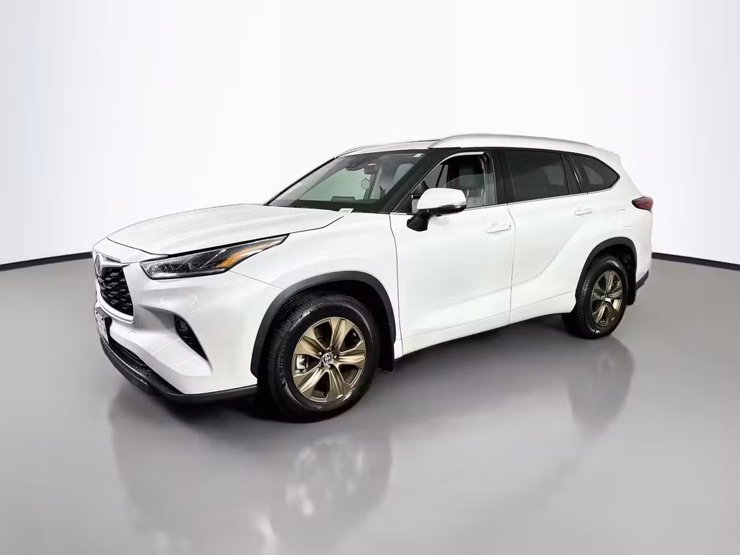 2022 Toyota Highlander Hybrid Bronze Edition - Image 3