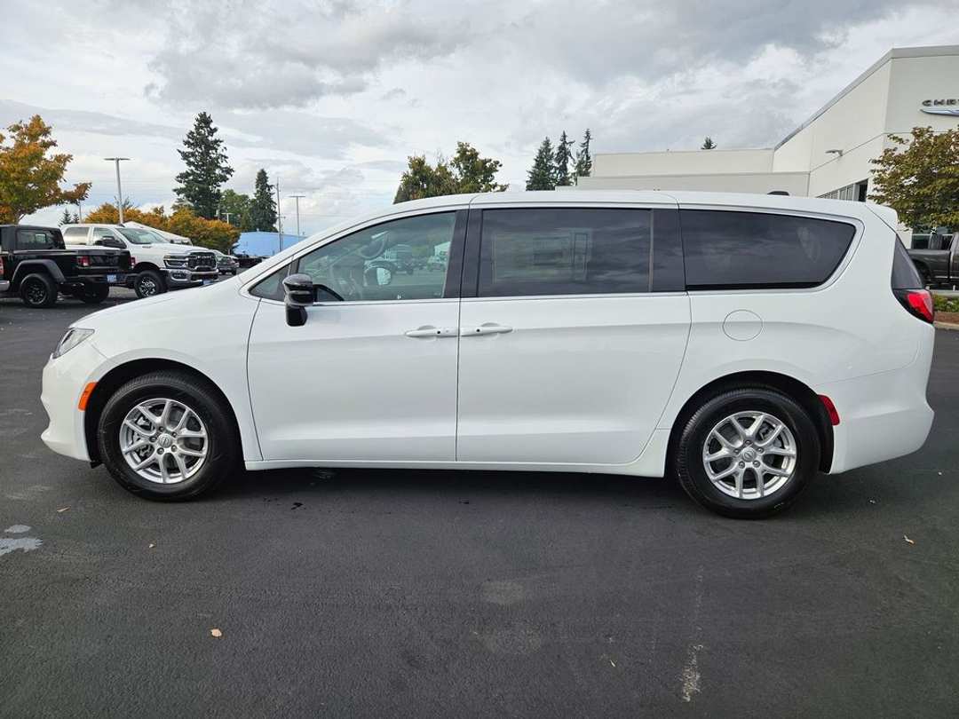 2026 Chrysler Voyager LX - Image 3