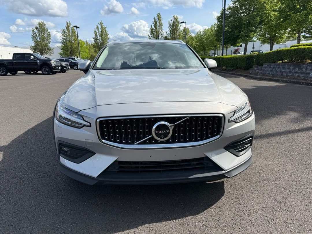 2025 Volvo V60 Cross Country B5 Plus - Image 2