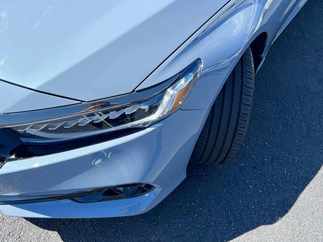 2022 Honda Accord Hybrid Sport - Image 3