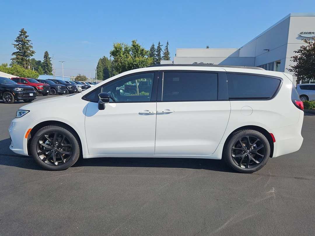 2026 Chrysler Pacifica Select - Image 3