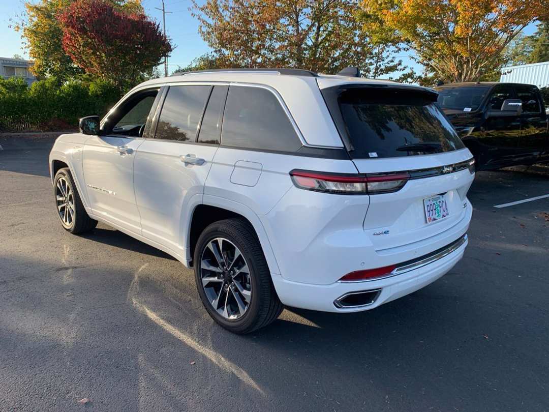 2022 Jeep Grand Cherokee Overland 4xe - Image 2