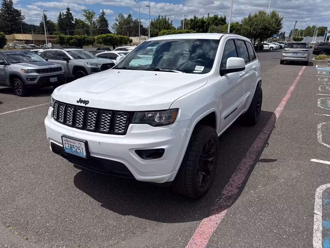 2018 Jeep Grand Cherokee Altitude - Image 3