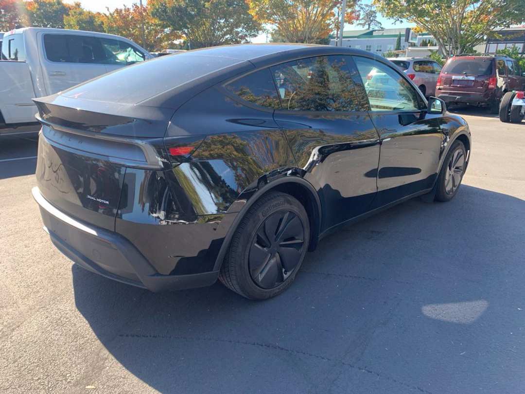 2026 Tesla Model Y Long Range - Image 3