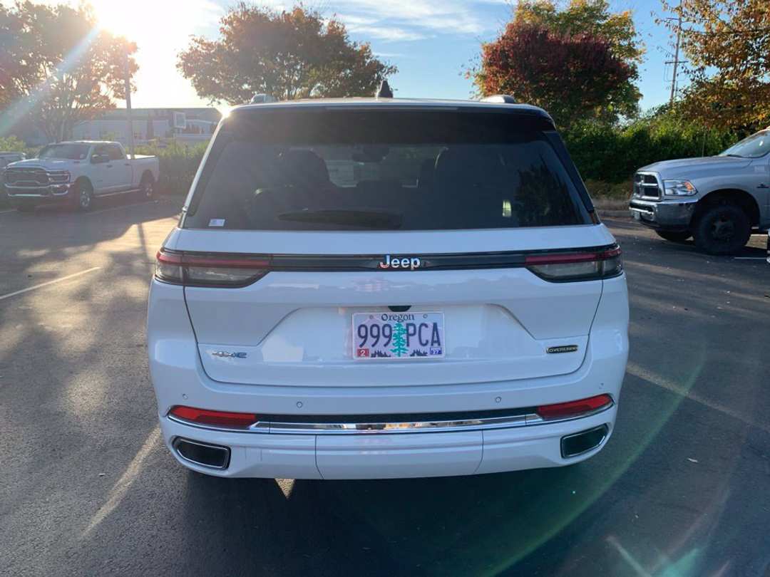 2022 Jeep Grand Cherokee Overland 4xe - Image 3