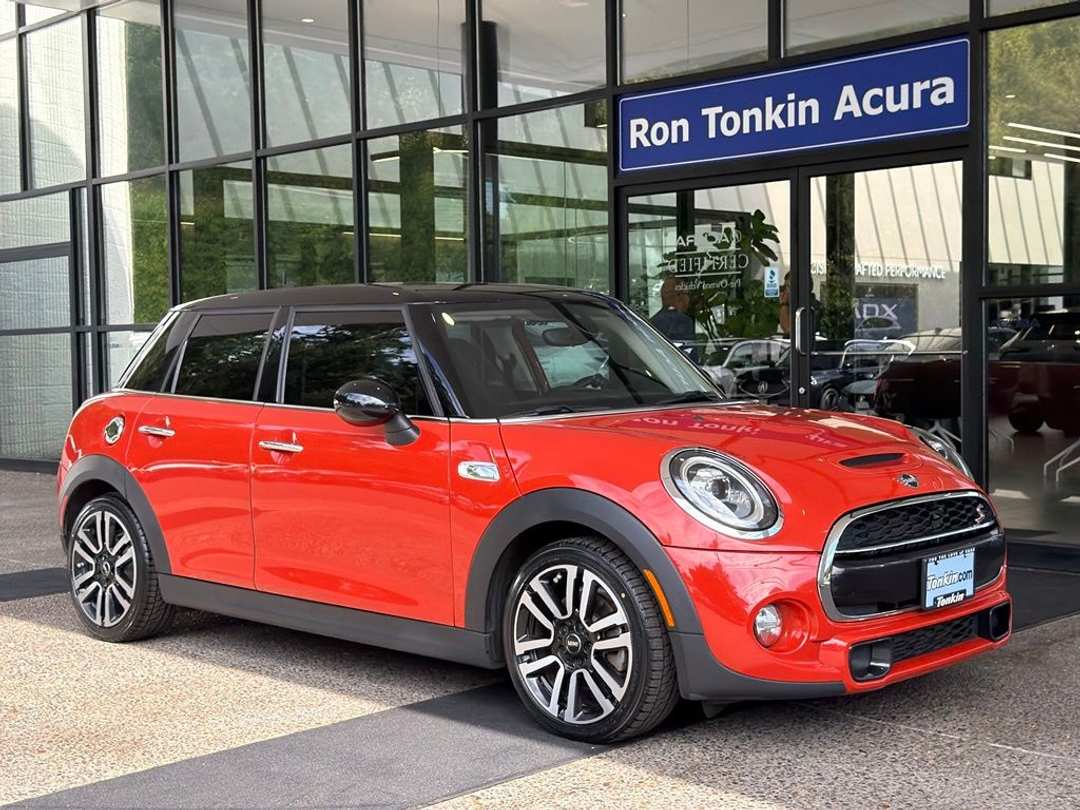 2019 MINI Cooper S Classic - Image 2